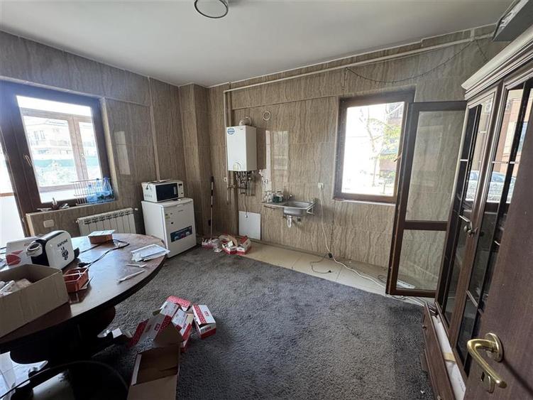 Apartament cu 4 camere decomandat în Central
