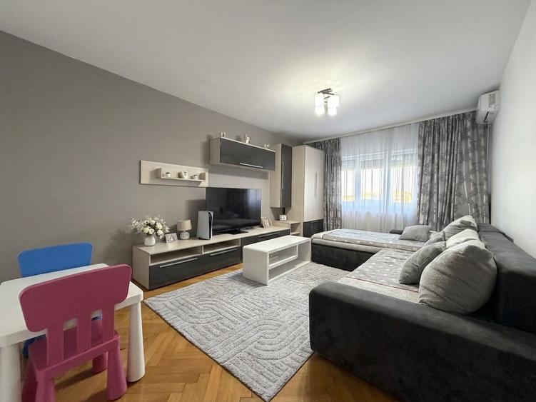 Apartament cu 3 camere decomandat, mobilat în Lipovei