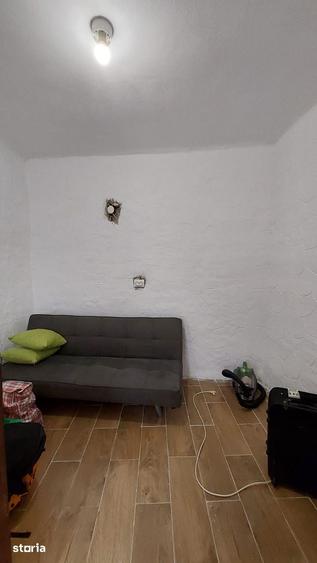 Apartament cu 2 camere semidecomandat în Cristian