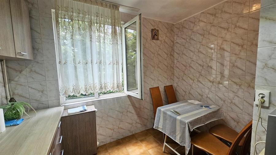 Apartament cu 3 camere decomandat, mobilat în Brâncoveanu