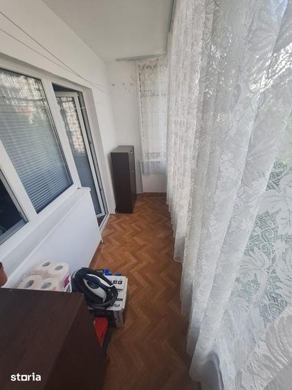 Apartament cu 3 camere decomandat în Girocului