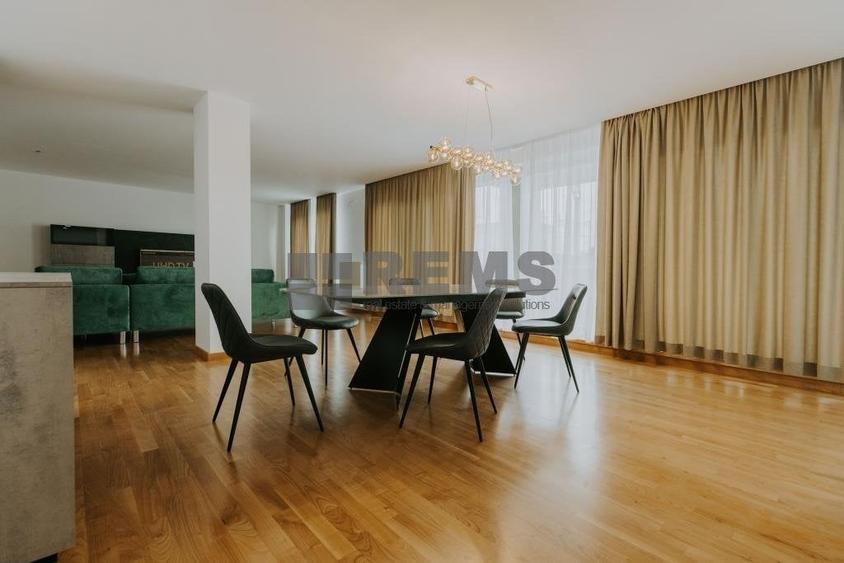 Apartament cu 3 camere semidecomandat, mobilat în Central