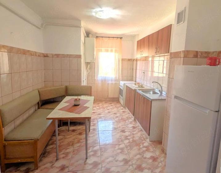 Apartament cu 4 camere decomandat în Gară