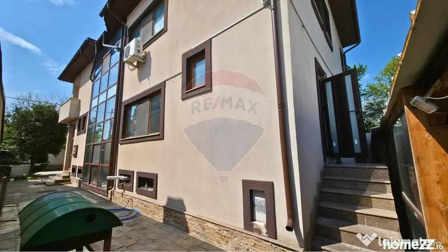 Casă cu 7 camere cu Teren 350 Mp în Lacul Morii