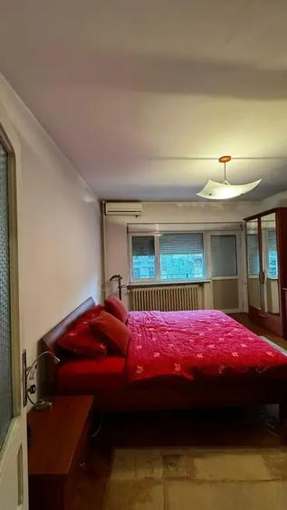 Casă cu 12 camere cu Canalizare în Parcul Carol