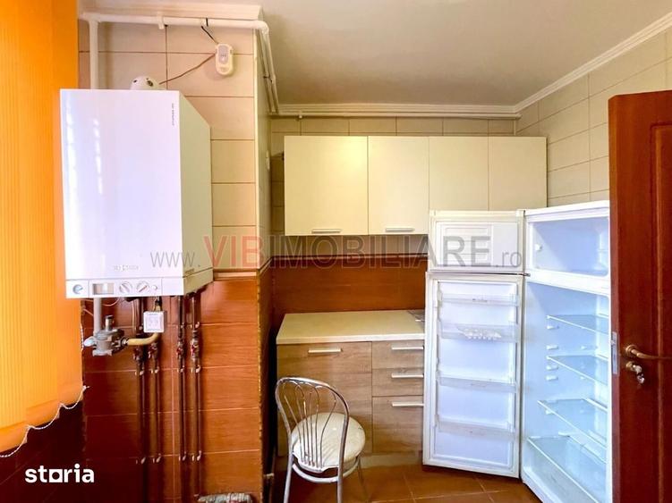 Apartament cu 3 camere semidecomandat, mobilat în 1 Mai