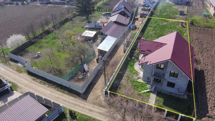 Casă cu 4 camere cu Teren 953 Mp în Gura Văii