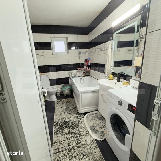 Casă cu 9 camere cu Teren 1860 Mp în Scoarța