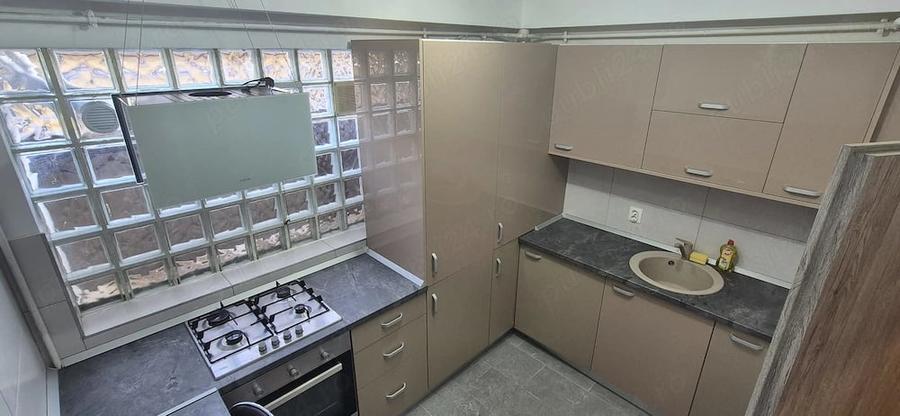 Apartament cu 3 camere decomandat în Chitila