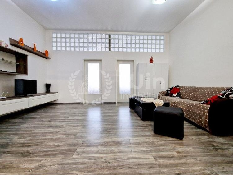 Apartament cu 3 camere semidecomandat, mobilat în Central