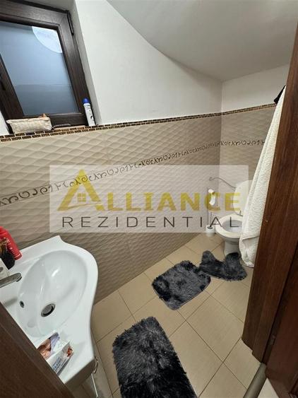 Duplex cu 7 camere decomandat cu Canalizare în Jilava