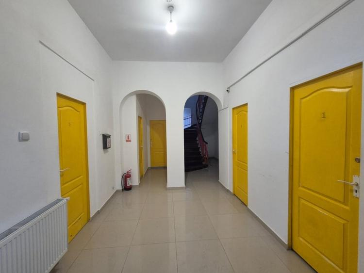 Casă cu 12 camere cu Canalizare în Foișorul de Foc
