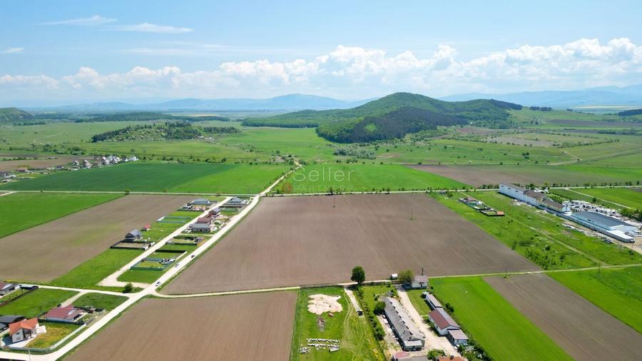 Teren Construcții intravilan de 31800 mp, în Sânpetru