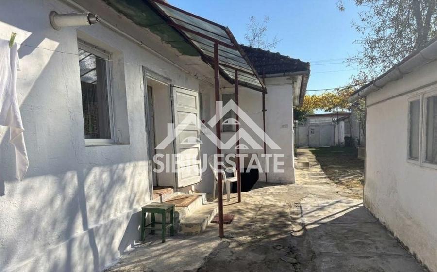 Casă individuală cu 3 camere cu Canalizare în Central