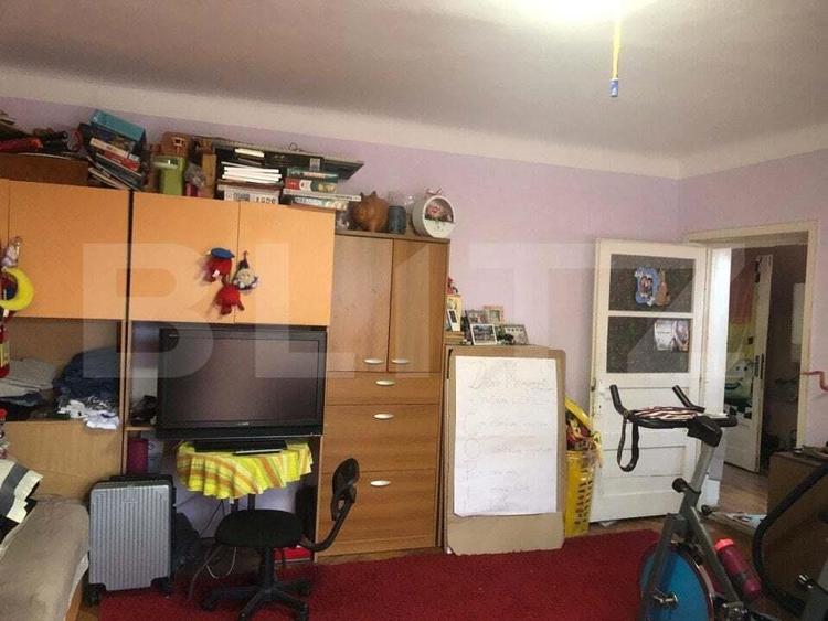 Apartament cu 4 camere semidecomandat în Central