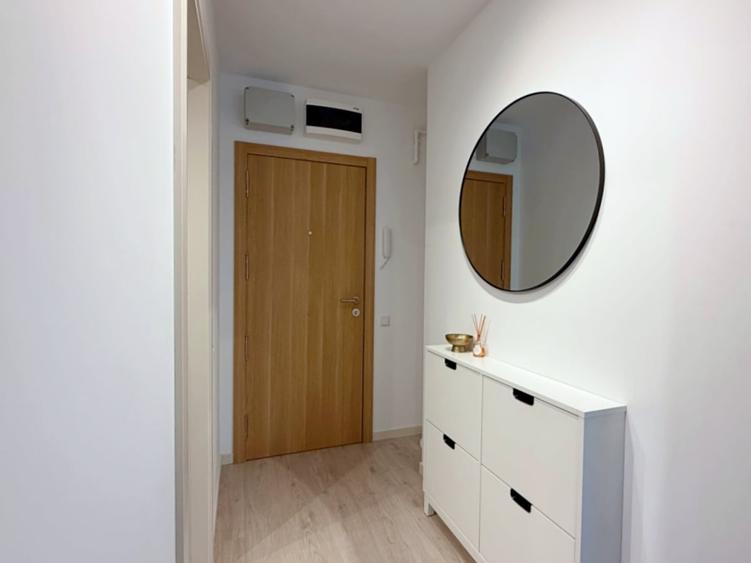 Apartament cu 3 camere semidecomandat în Ghencea