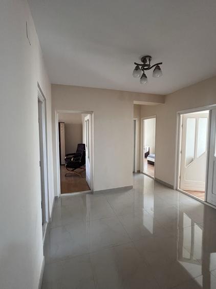 Apartament cu 4 camere decomandat în Exterior Vest