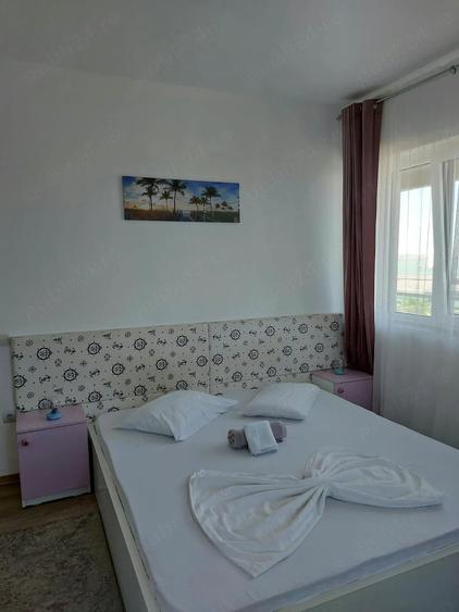 Apartament cu 3 camere semidecomandat în Exterior Vest