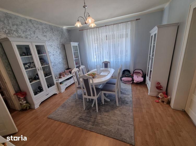 Casă cu 7 camere decomandat cu Teren 767 Mp în Ultracentral