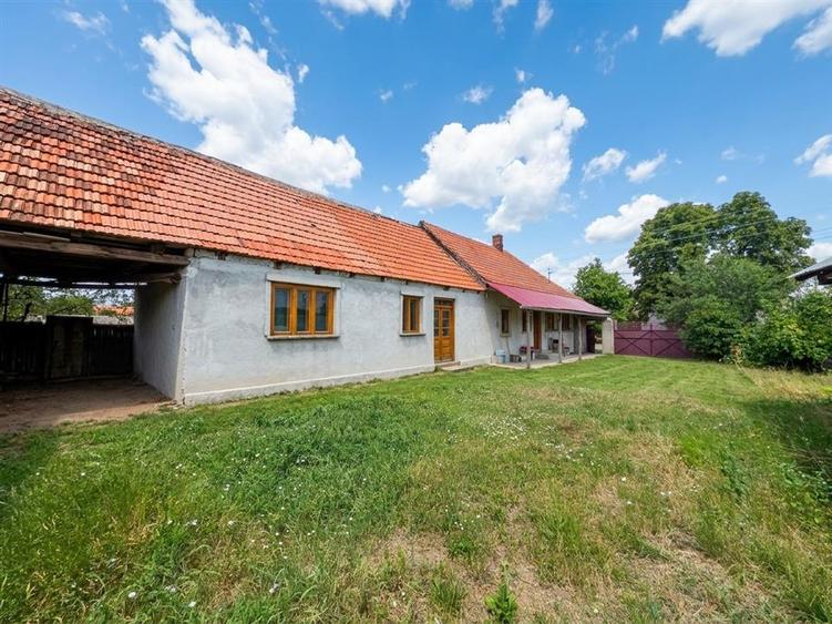 Casă cu 4 camere cu Teren 5474 Mp în Poșoloaca