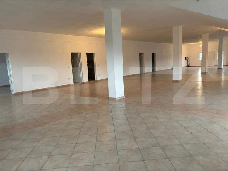 Spațiu comercial, de 880 mp, în Panic