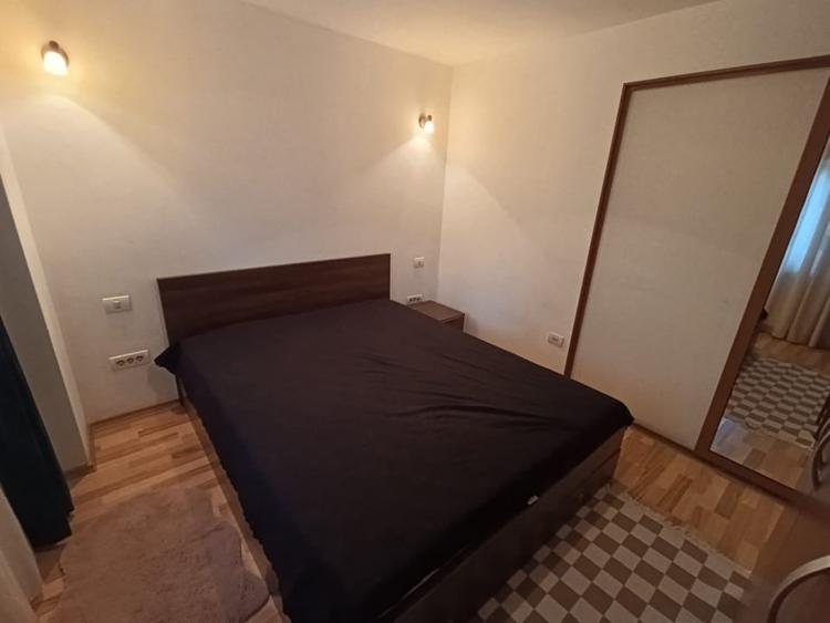 Apartament cu 2 camere semidecomandat, mobilat în Panduri