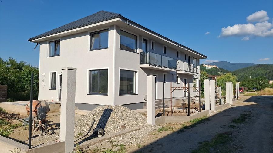 Casă cu 4 camere în Central