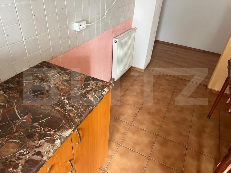 Apartament cu 3 camere decomandat, mobilat în Tractorul