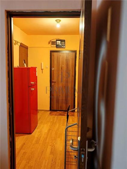 Apartament cu 2 camere semidecomandat, mobilat în Girocului