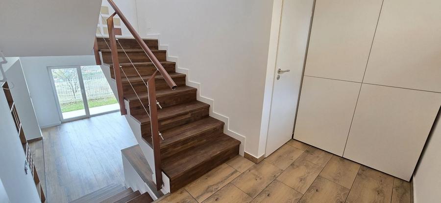Duplex cu 4 camere cu Canalizare în Apahida