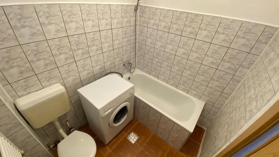 Apartament cu 2 camere decomandat în Tractorul
