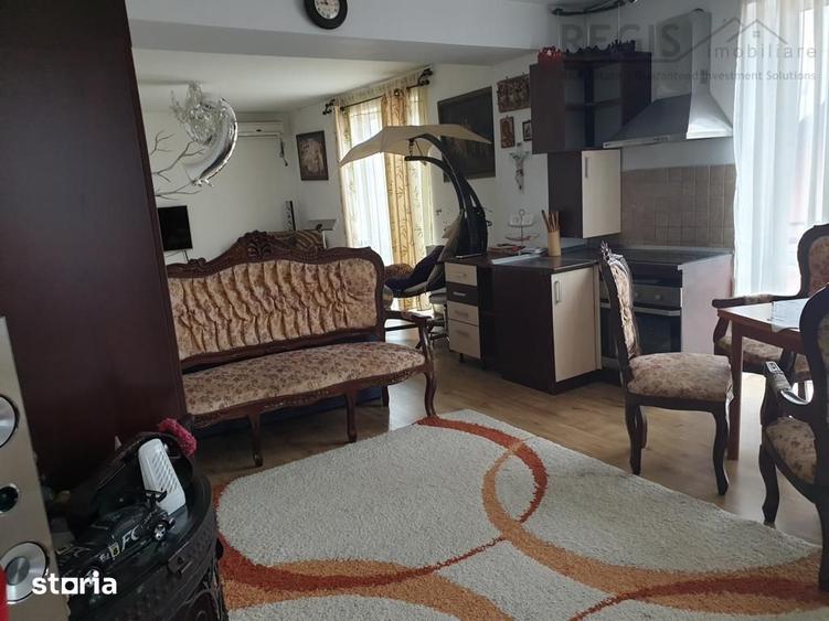 Casă cu 8 camere cu Teren 400 Mp în Central
