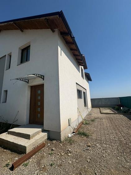 Casă cu 4 camere în Strejnicu