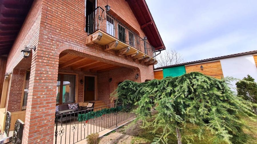 Casă cu 7 camere cu Teren 2550 Mp în Miercurea Sibiului