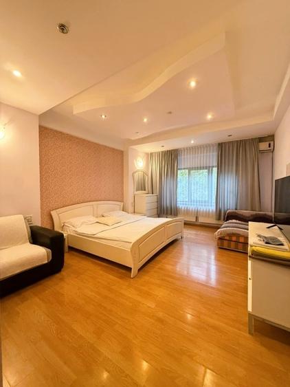 Apartament cu 3 camere semidecomandat în Universitate