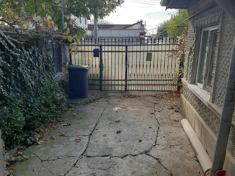 Casă cu 4 camere cu Teren 300 Mp în Andronache