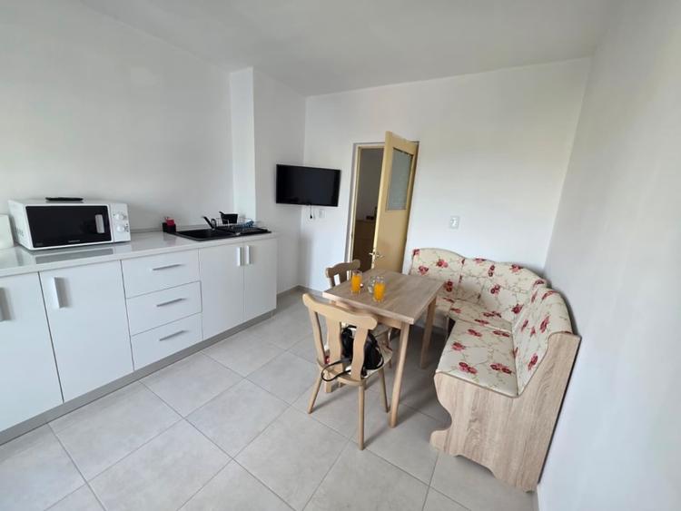 Apartament cu 3 camere decomandat, mobilat în Republicii