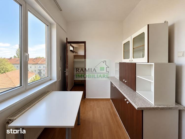 Apartament cu 2 camere decomandat în Tractorul