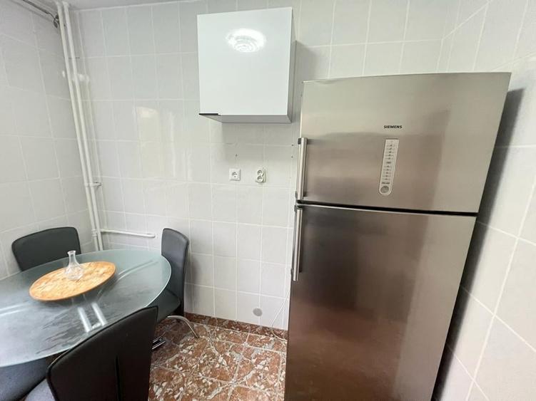 Apartament cu 3 camere semidecomandat în Drumul Taberei
