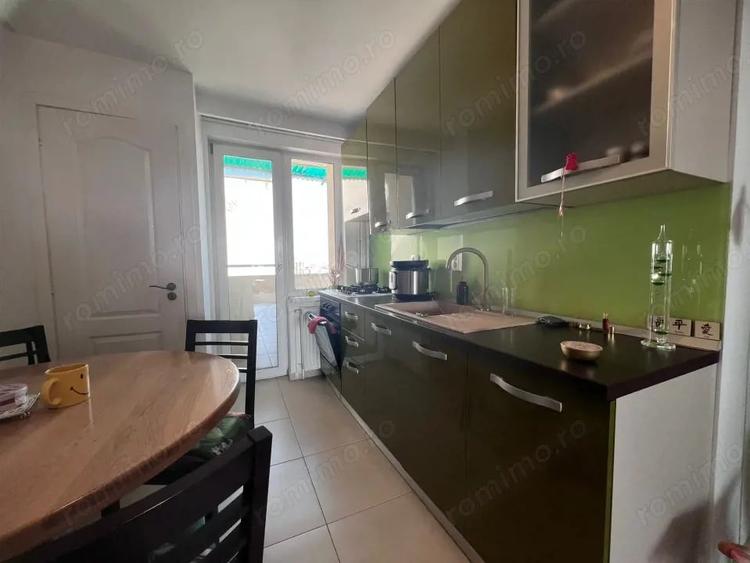 Apartament cu 3 camere decomandat în Dorobanți