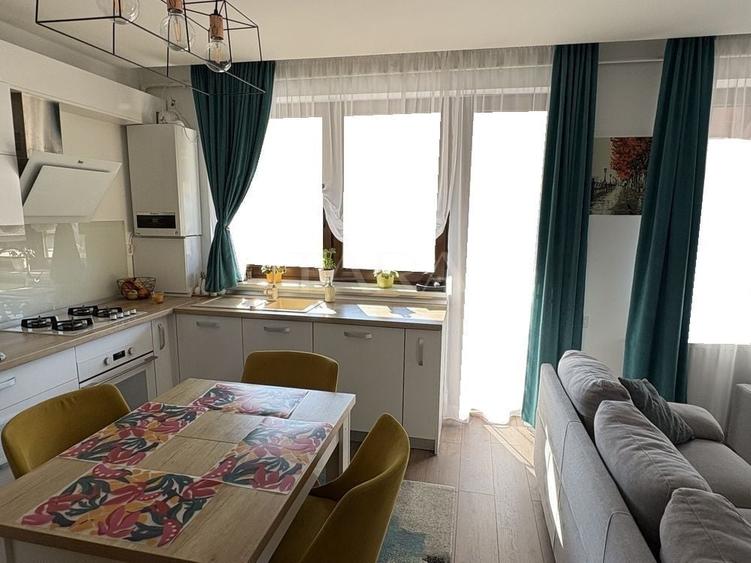 Apartament cu 3 camere semidecomandat, mobilat în Florești