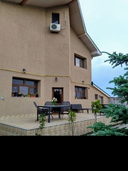 Casă cu 4 camere în Piscu