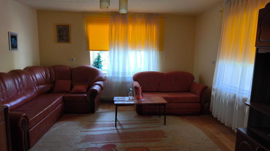 Casă cu 3 camere în Pianu