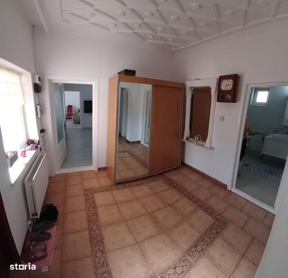 Casă cu 5 camere cu Teren 347 Mp în Central