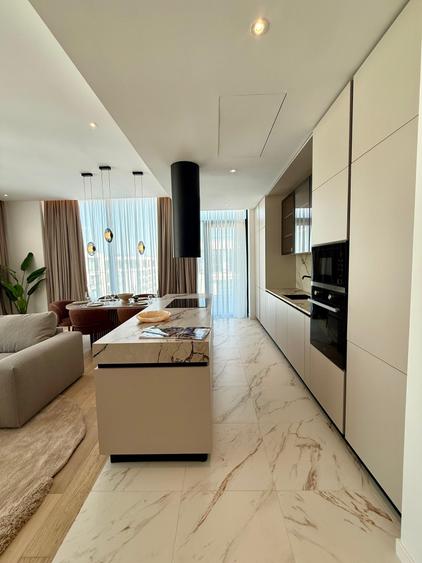 Penthouse cu 4 camere semidecomandat în 13 Septembrie
