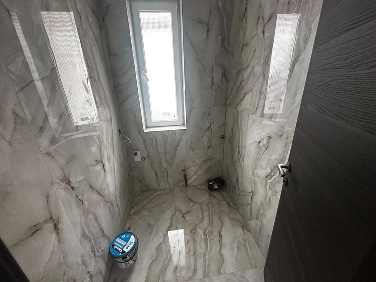 Duplex cu 5 camere cu Canalizare în Exterior Vest