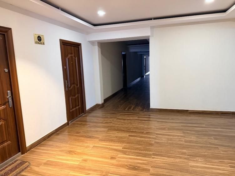Apartament cu 3 camere decomandat, mobilat în Tractorul