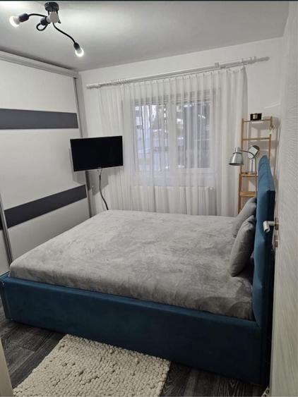 Apartament cu 3 camere semidecomandat în Faleza Nord
