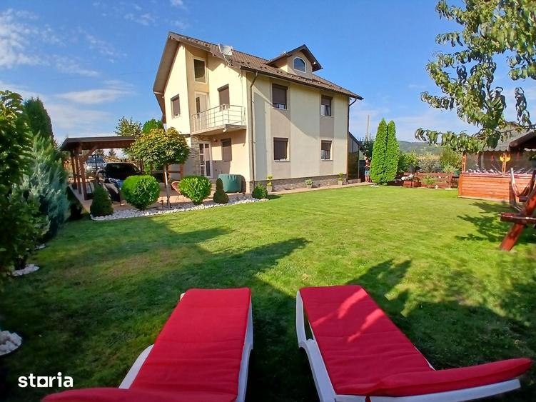 Casă cu 4 camere cu Teren 703 Mp în Central