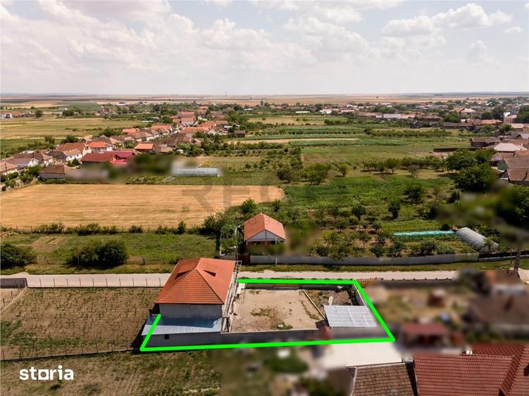 Casă cu 8 camere cu Teren 600 Mp în Girișu de Criș